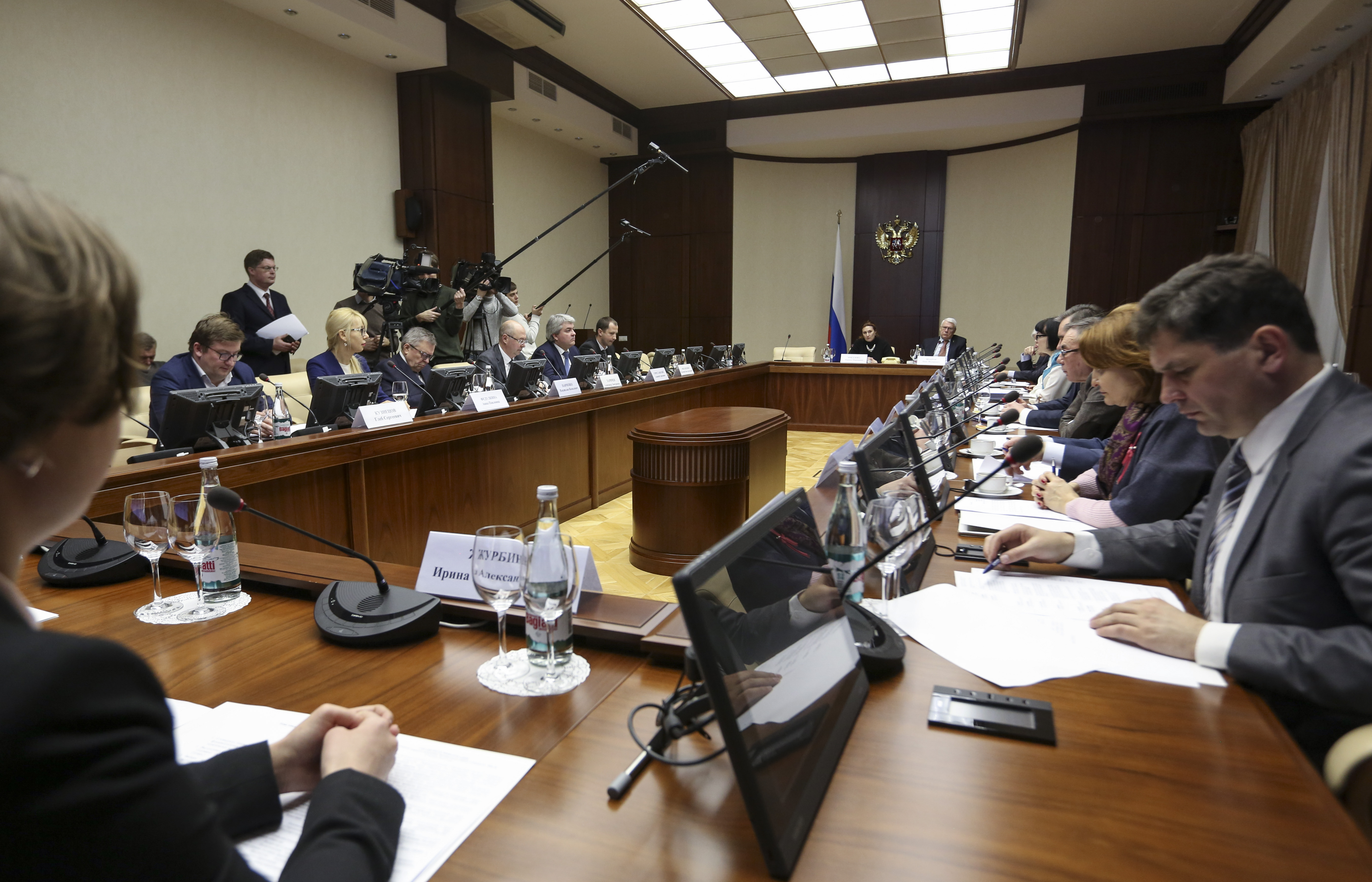 Порядка 1000 заявок подали политологи со всей страны на грантовые конкурсы ЭИСИ и РФФИ