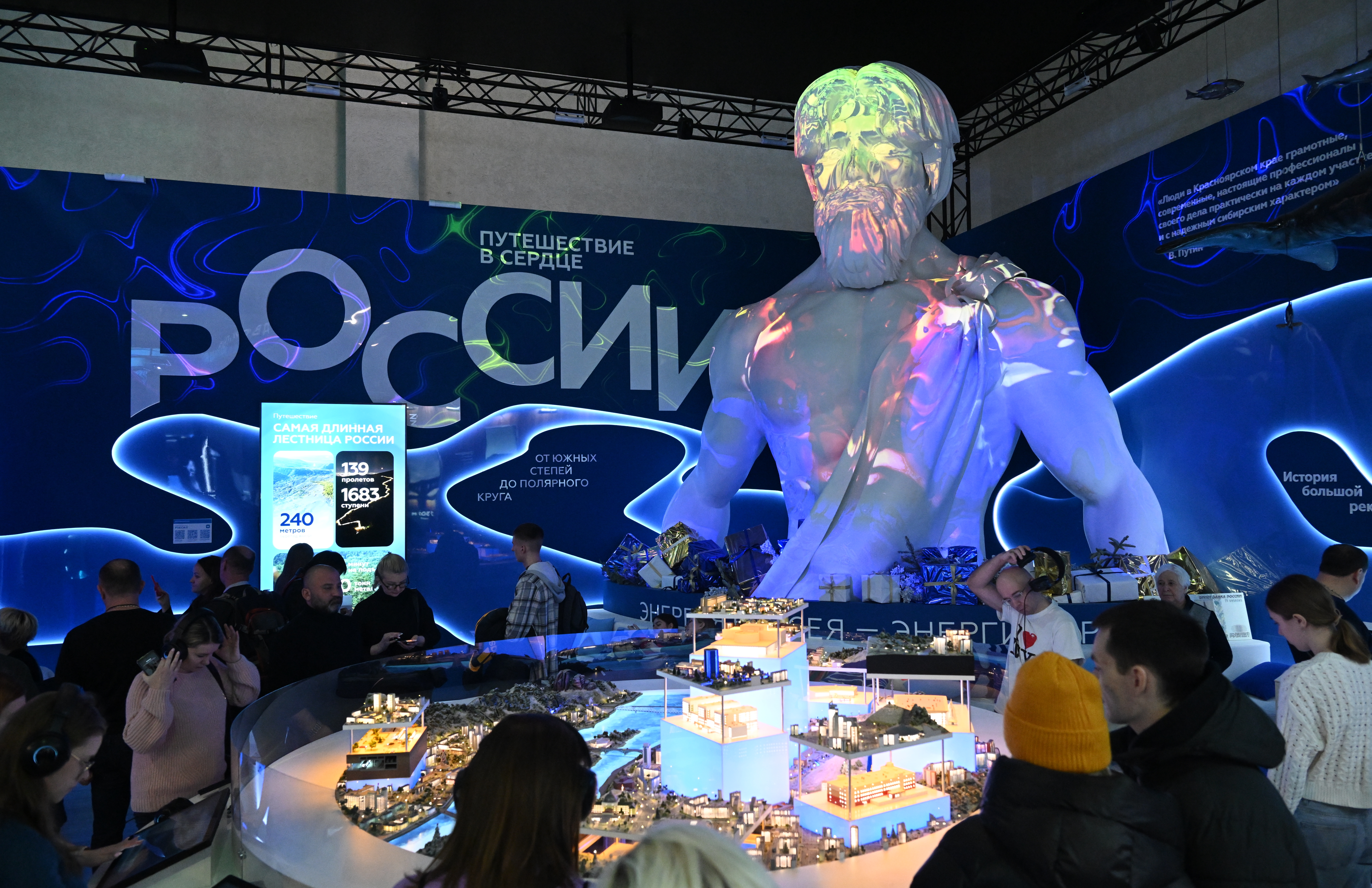 Исследование ВШЭ и ЭИСИ: положительные оценки выставки «Россия» посетителями продолжают расти